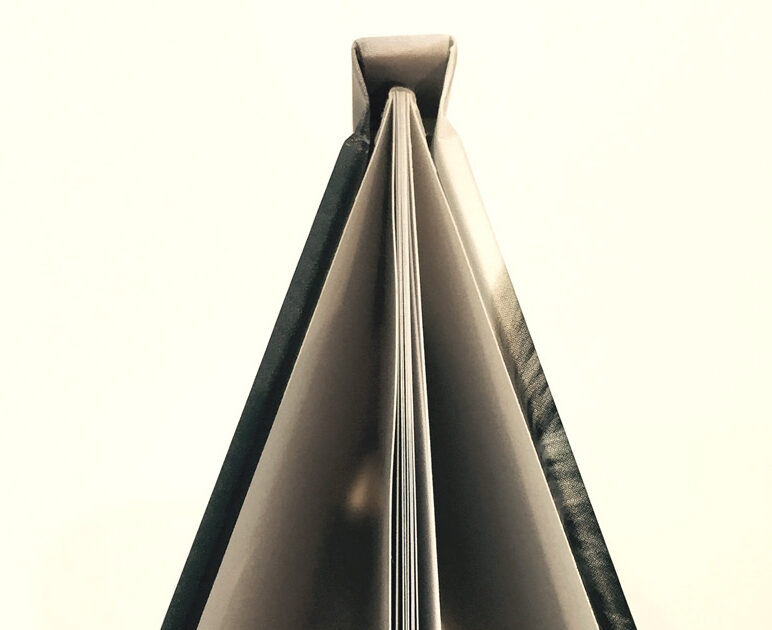 撮るだけフォトブック　7色ダイヤモンド印刷 ハードカバー、4色印刷 ハードカバーの製本・綴じ方（ハードカバー　PUR無線綴じ）