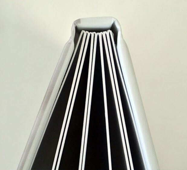 フジフォトアルバム製本・綴じ方(俯瞰で撮影)