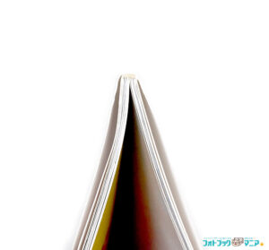 しまうまプリント　ライトの製本・綴じ方（俯瞰で撮影）